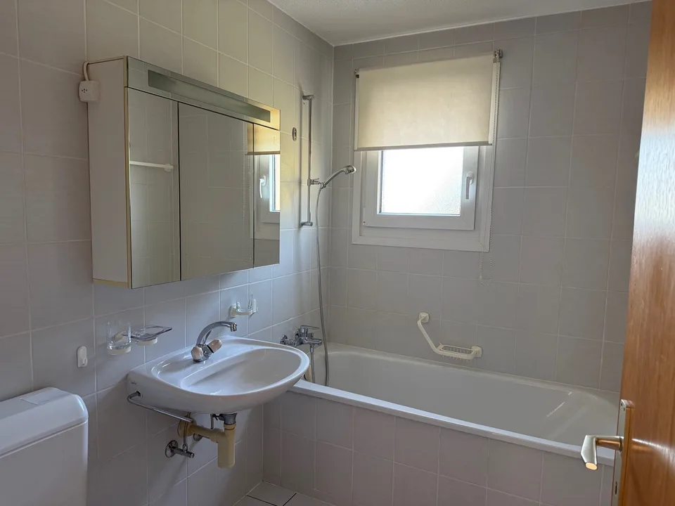 Wohnung mit 3.5 Zimmern im 1. Stock mit Blick auf den Murtensee – Foto 6 von 7