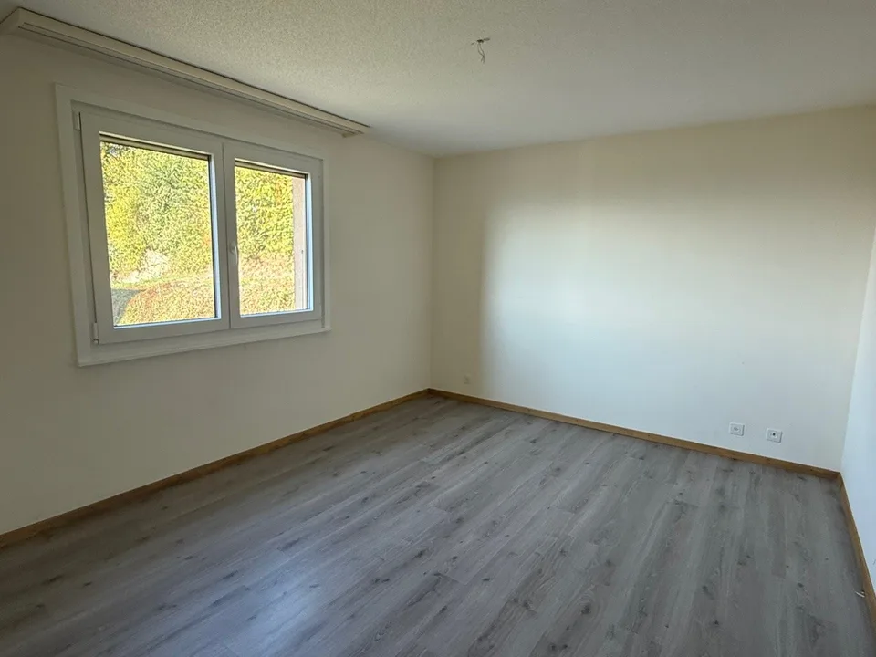 Wohnung mit 3.5 Zimmern im 1. Stock mit Blick auf den Murtensee – Foto 4 von 7