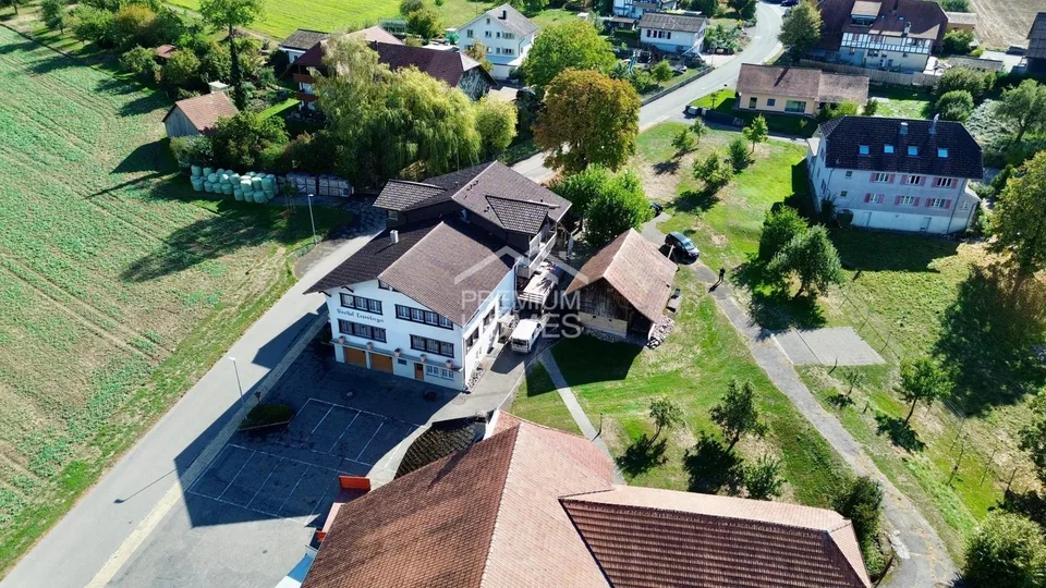 Proprietà versatile con un potenziale edificabile attraente – foto 2 di 13