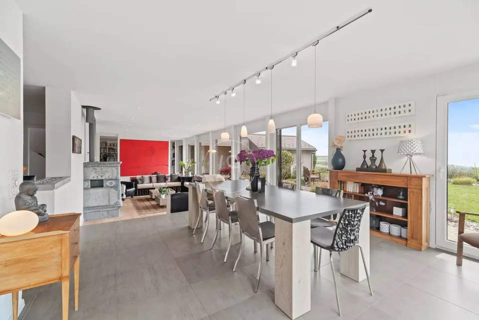 Very beautiful family villa, pool and view of the Gland heights – photo 7 of 13