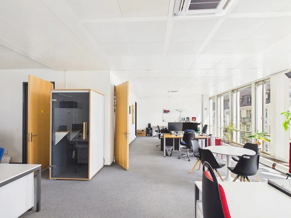 Ufficio immediatamente disponibile a Zurigo-Oerlikon - arredato, flessibile e centralmente situato – foto 4 di 12