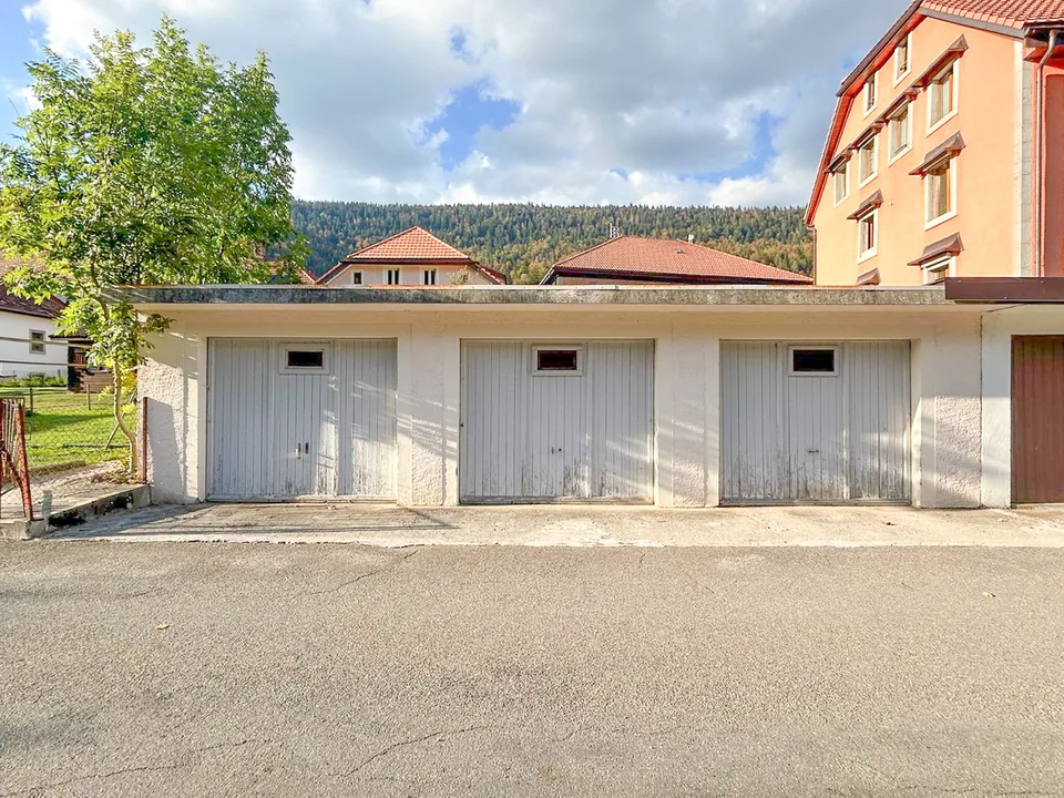 Garage individuale con porta manuale – foto 2 di 3
