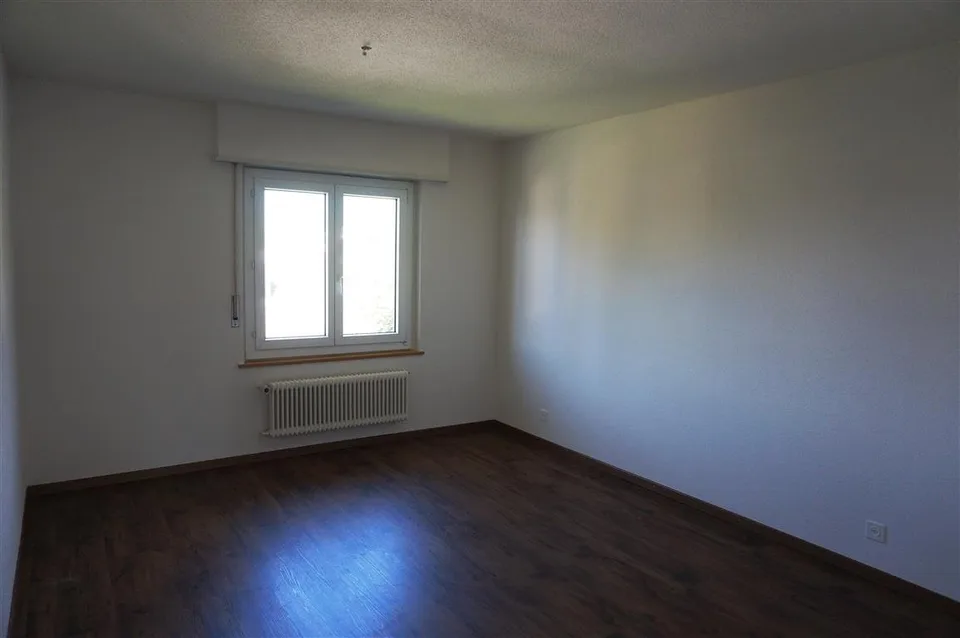 helle Familienwohnung mit Balkon – Foto 3 von 8