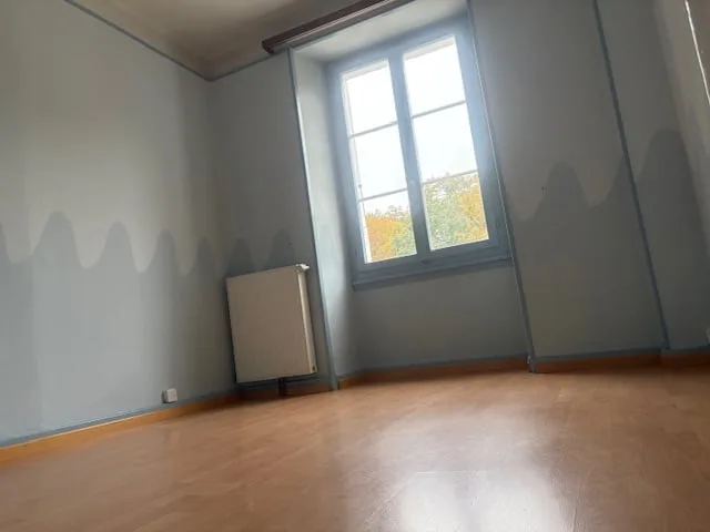 Bureau à louer à Saint-Cergue – Espace lumineux avec vue sur la nature – photo 3 sur 3