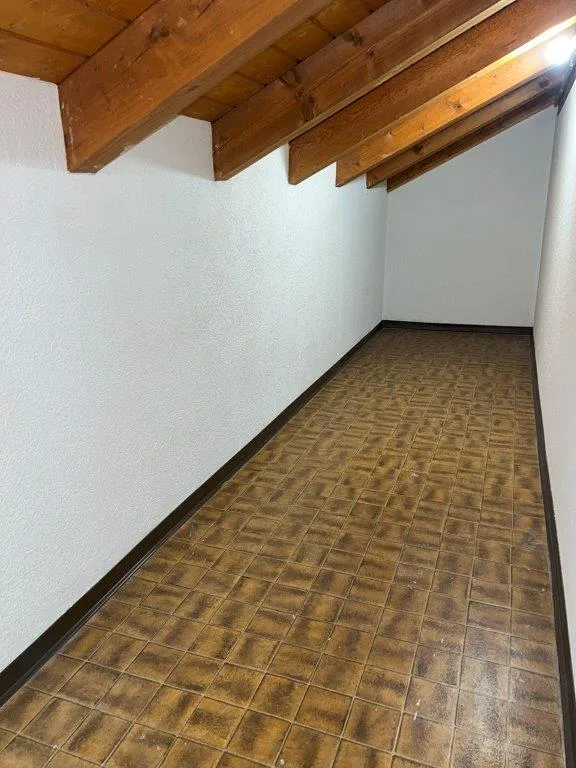 2.5-Zimmer Dachwohnung mit gedeckter Loggia und Lift – Foto 20 von 23