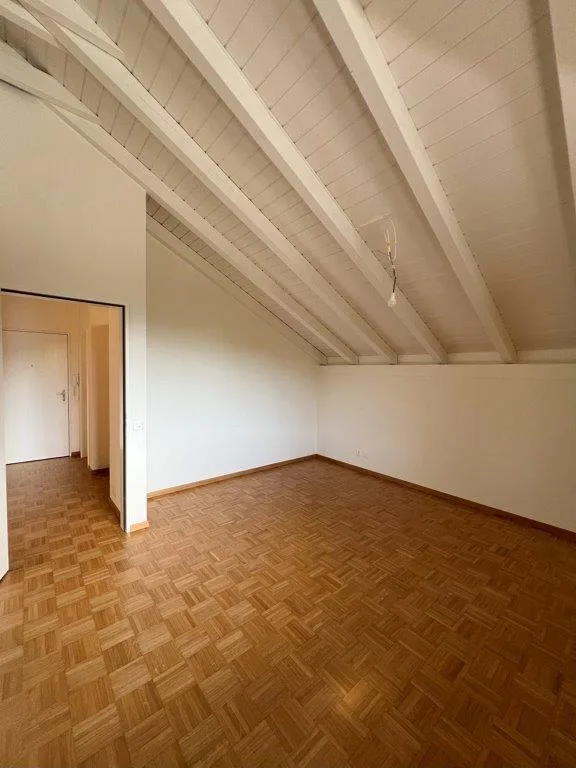 2.5-Zimmer Dachwohnung mit gedeckter Loggia und Lift – Foto 9 von 23