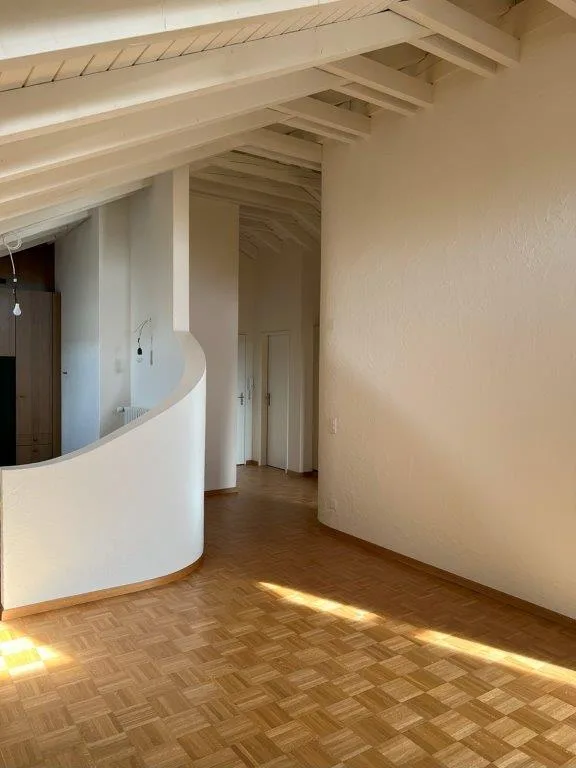 2.5-Zimmer Dachwohnung mit gedeckter Loggia und Lift – Foto 12 von 23