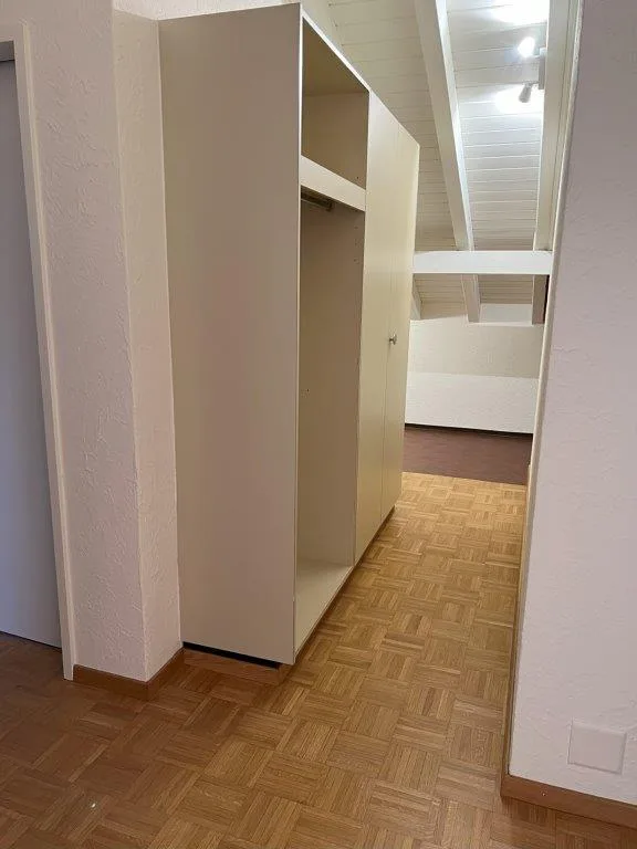 2.5-Zimmer Dachwohnung mit gedeckter Loggia und Lift – Foto 14 von 23
