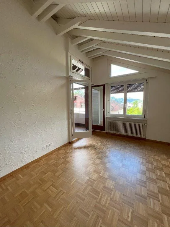 2.5-Zimmer Dachwohnung mit gedeckter Loggia und Lift – Foto 5 von 23