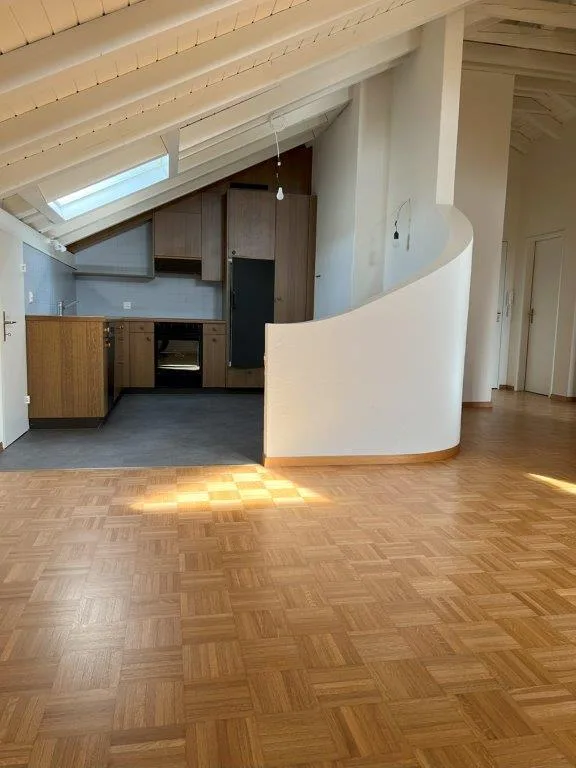 2.5-Zimmer Dachwohnung mit gedeckter Loggia und Lift – Foto 11 von 23