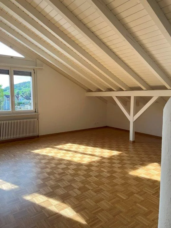 2.5-Zimmer Dachwohnung mit gedeckter Loggia und Lift – Foto 7 von 23