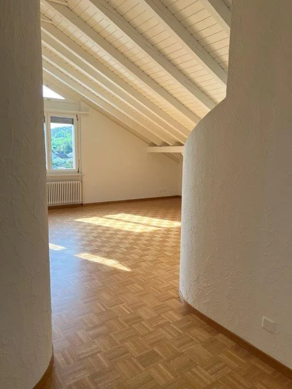 2.5-Zimmer Dachwohnung mit gedeckter Loggia und Lift – Foto 6 von 23