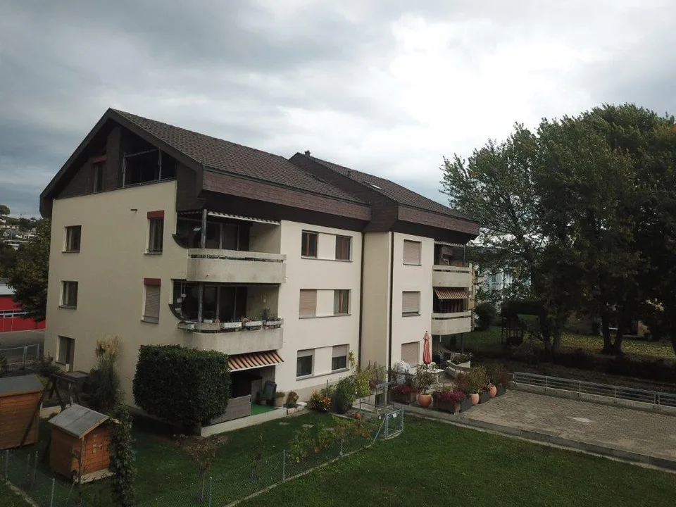 2.5-Zimmer Dachwohnung mit gedeckter Loggia und Lift – Foto 2 von 23