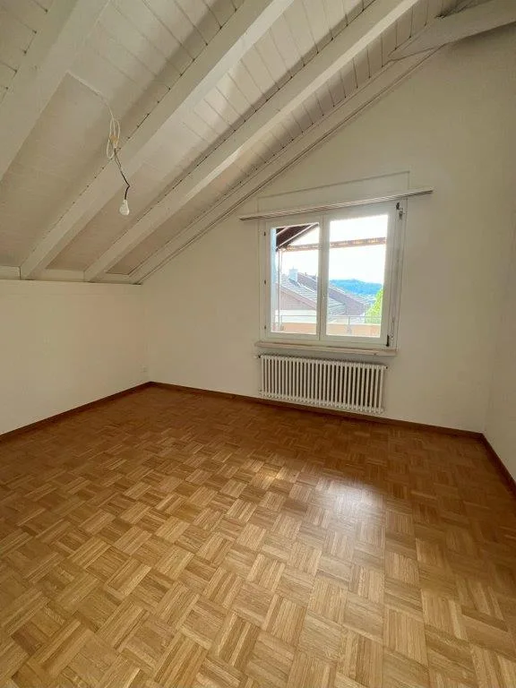 2.5-Zimmer Dachwohnung mit gedeckter Loggia und Lift – Foto 8 von 23