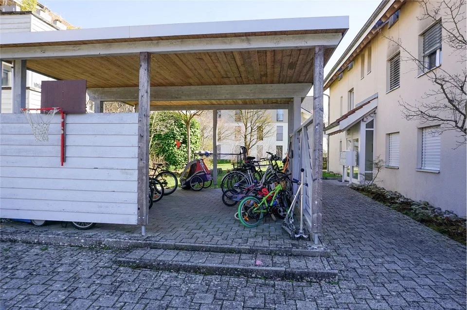 Schmucke Familienwohnung mit Bastelraum und Einstellhallenplatz – Foto 10 von 10