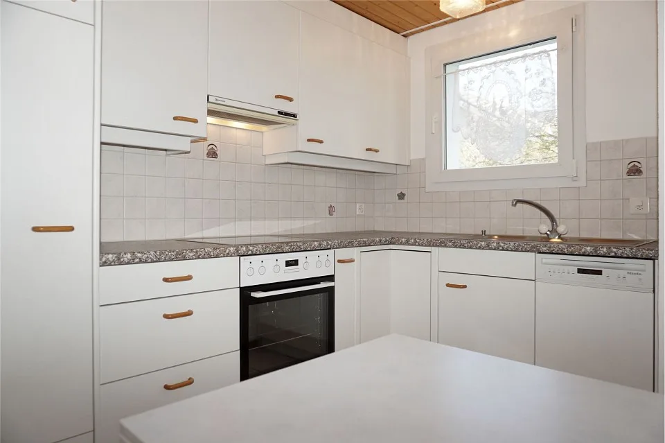 Schmucke Familienwohnung mit Bastelraum und Einstellhallenplatz – Foto 4 von 10