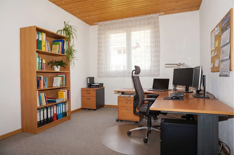 Schmucke Familienwohnung mit Bastelraum und Einstellhallenplatz – Foto 7 von 10