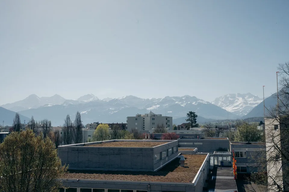 Charmante 4.5-Zimmer-Attikawohnung mit Bergpanorama in Thun – Foto 3 von 24
