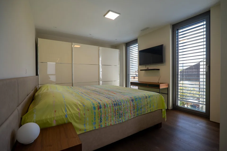 Verkauf in Minusio - modernes Dachgeschoss-Duplex mit 4,5 Zimmern und Seeblick in einem Doppelhaus – Foto 22 von 26