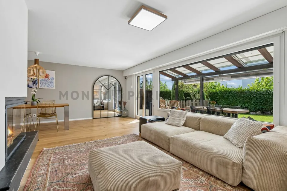 Affascinante casa a schiera di 5,5 locali – foto 3 di 8