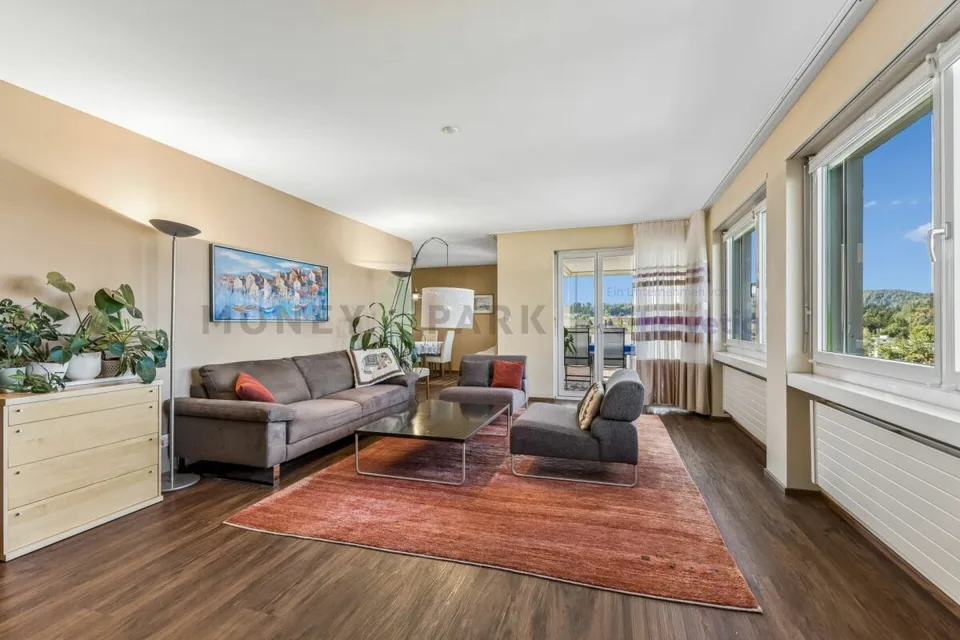 5.5 Zimmer-Eigentumswohnung mit viel Potenzial – Foto 3 von 8