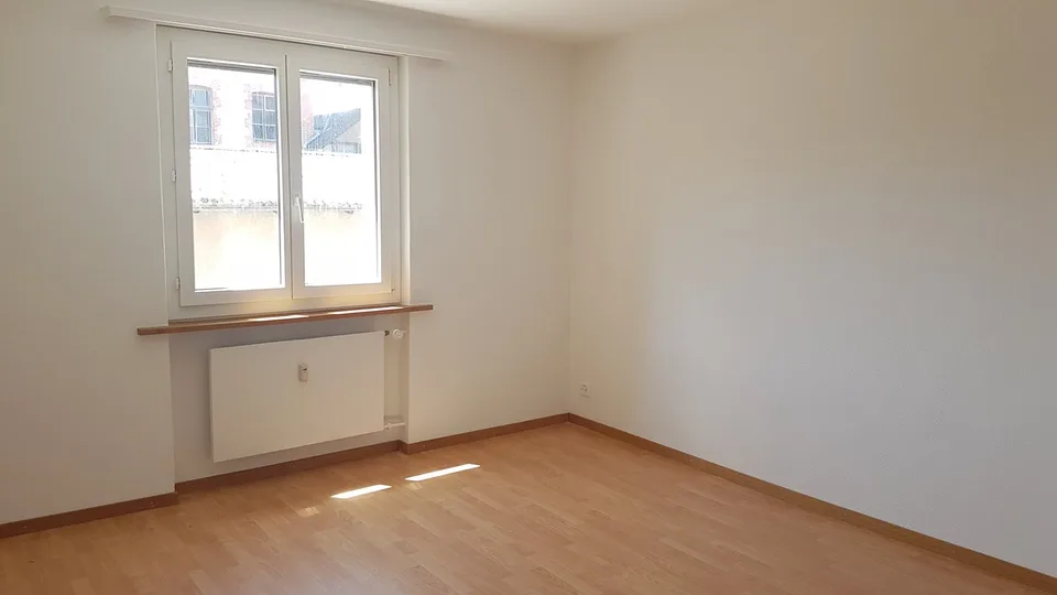 Sunny 4-room apartment with balcony in Dotzigen – photo 6 of 9