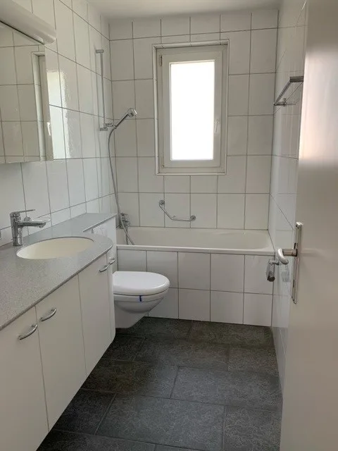 Sunny 4-room apartment with balcony in Dotzigen – photo 3 of 9