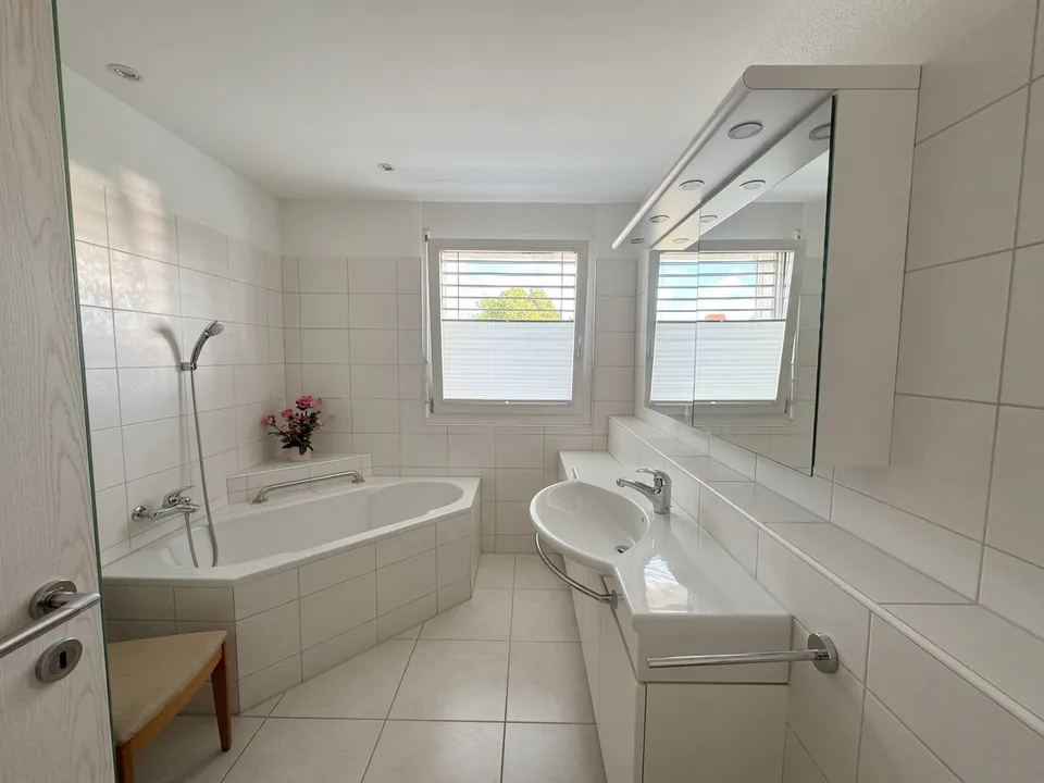 Wohnen auf 136 m²: Lichtdurchflutete 4.5-Zimmerwohnung mit riesiger Küche – Foto 13 von 23