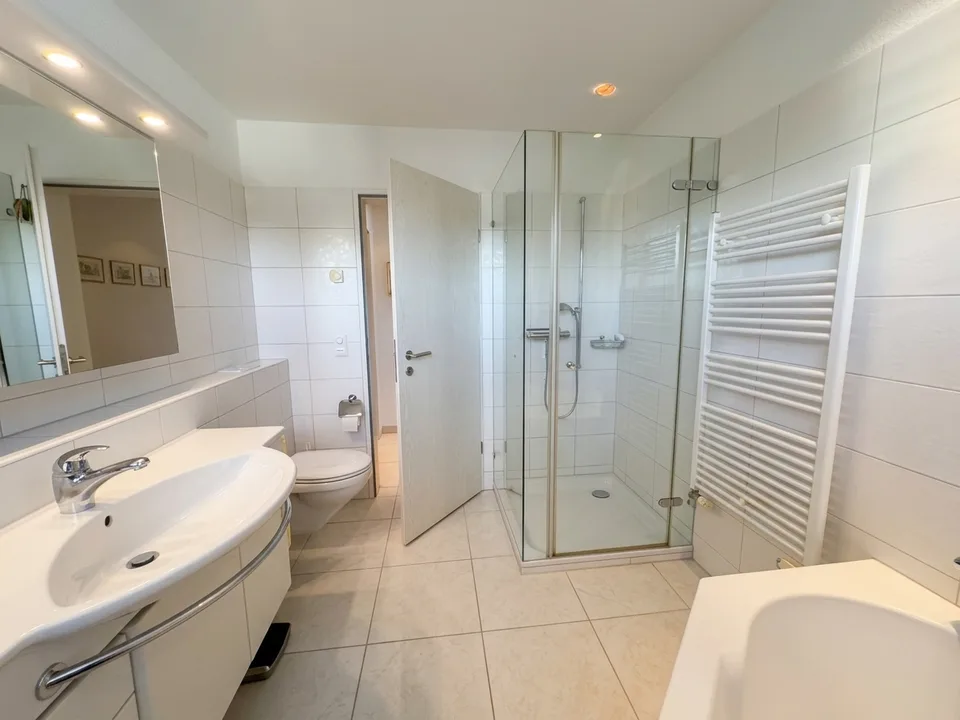 Wohnen auf 136 m²: Lichtdurchflutete 4.5-Zimmerwohnung mit riesiger Küche – Foto 12 von 23