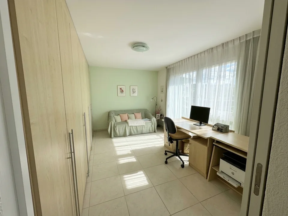 Wohnen auf 136 m²: Lichtdurchflutete 4.5-Zimmerwohnung mit riesiger Küche – Foto 11 von 23