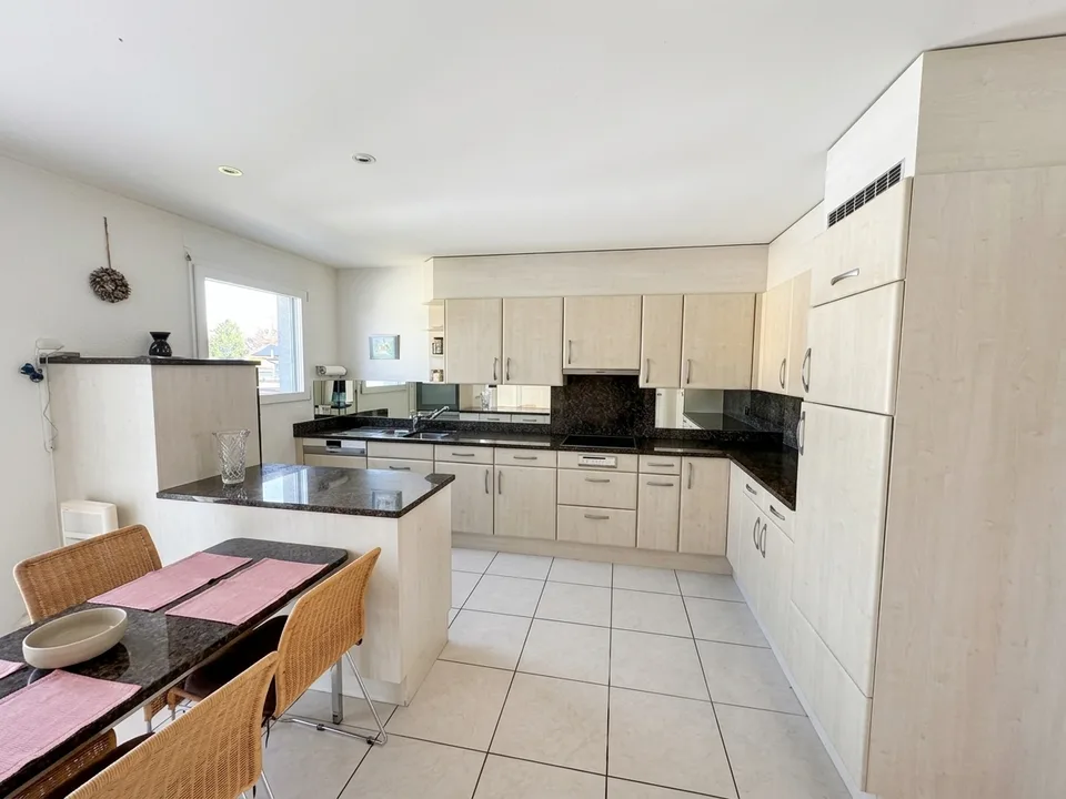 Wohnen auf 136 m²: Lichtdurchflutete 4.5-Zimmerwohnung mit riesiger Küche – Foto 2 von 23