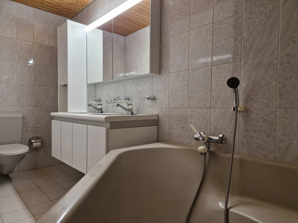 Charming 3.5-room apartment with balcony in Ferenbalm – available immediately! – photo 8 of 11