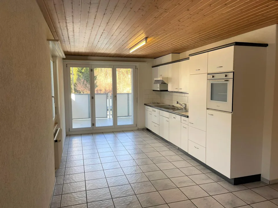 Charming 3.5-room apartment with balcony in Ferenbalm – available immediately! – photo 2 of 11