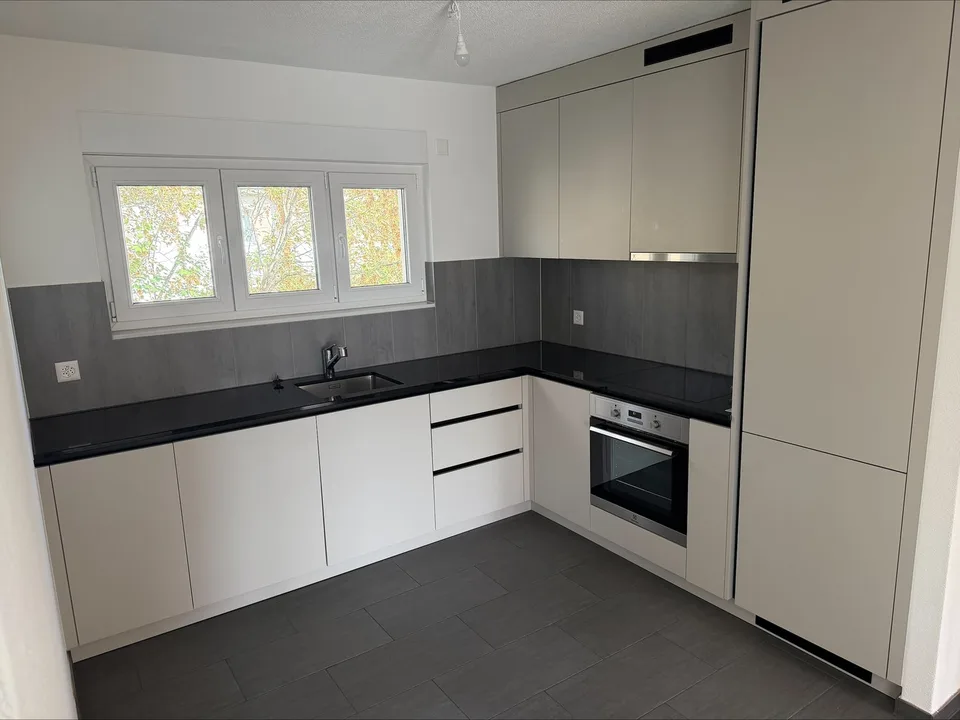 Appartement attractif 3½ pièces avec balcon dans un quartier calme à Grenchen – photo 5 sur 6