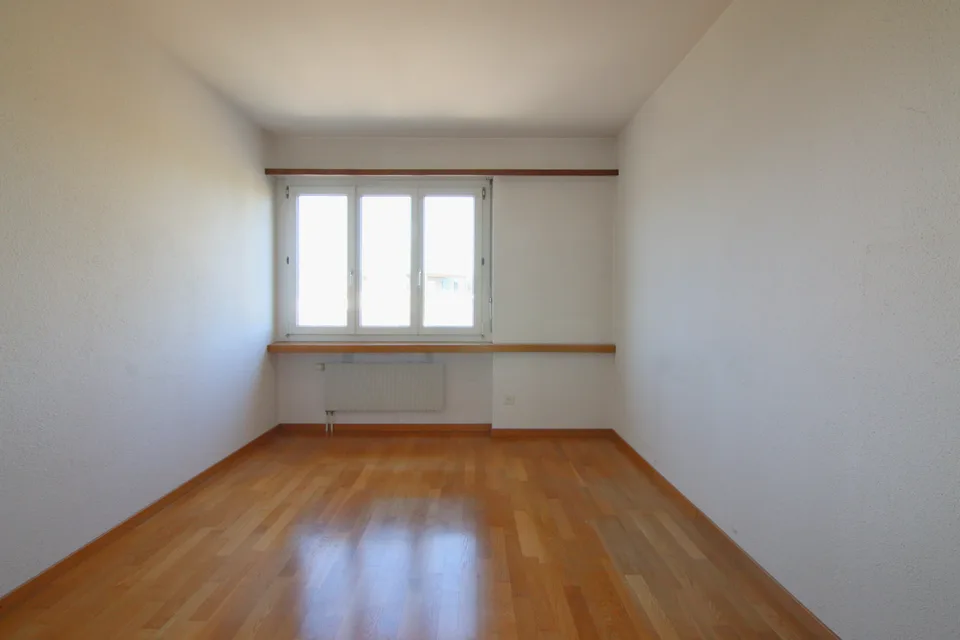 Helle Wohnung mit Balkon und Weitblick (inkl. 2 Parkplätze) – Foto 6 von 12