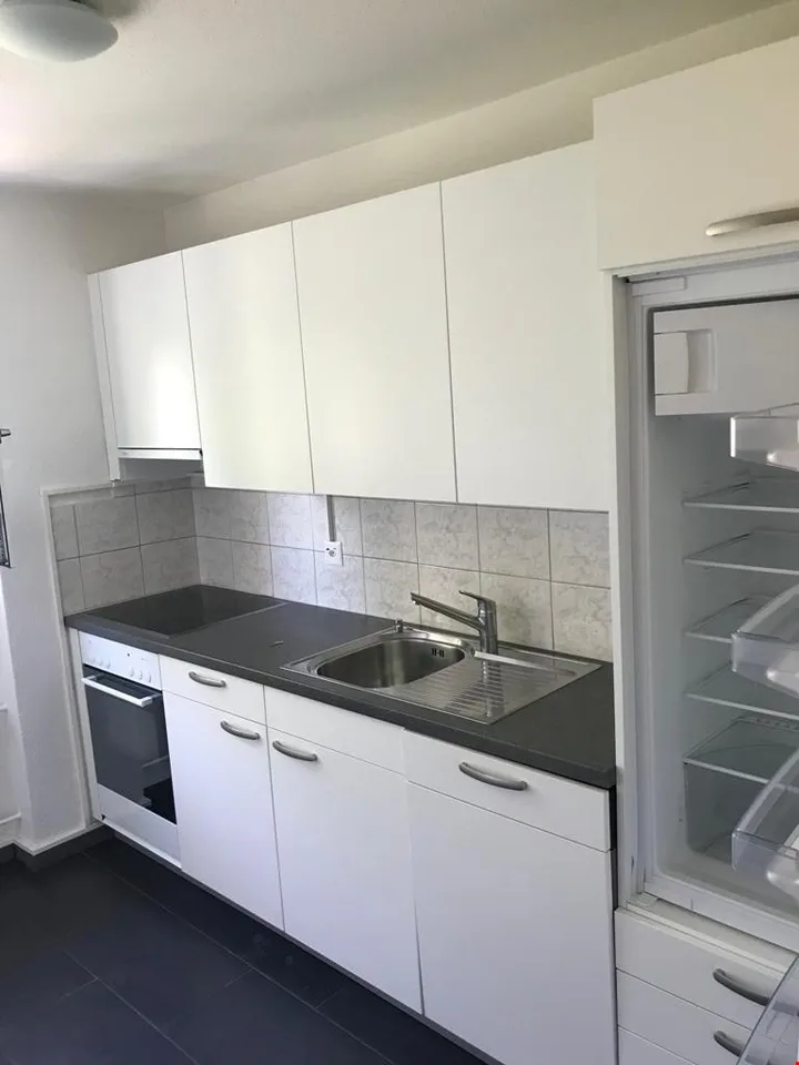 Herrliche 4-Zimmerwohnung mit eigener Waschmaschine und Balkon zu vermieten!! – Foto 3 von 5
