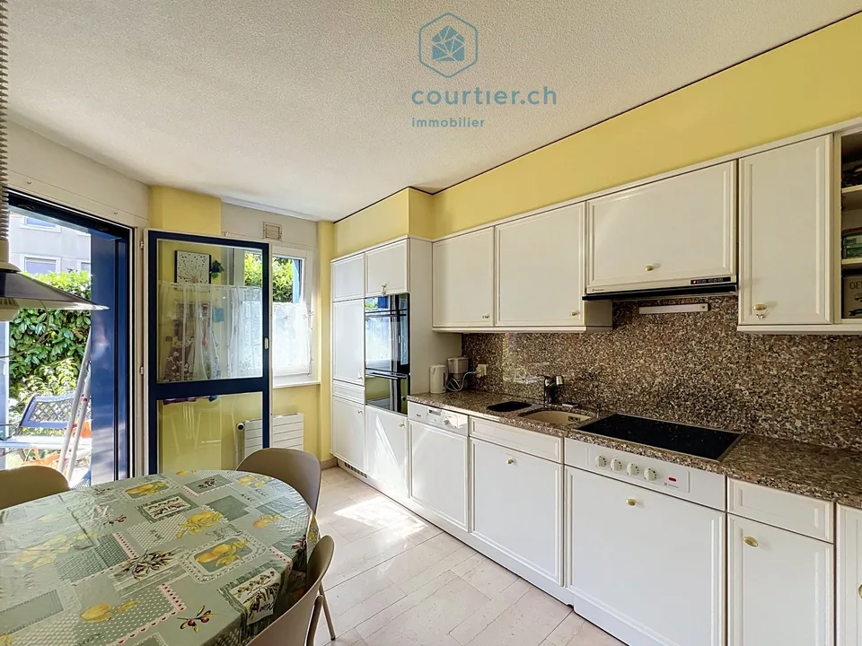 Appartamento, terrazza e giardino, tranquillo in città, vicino HFR e stazione – foto 10 di 14
