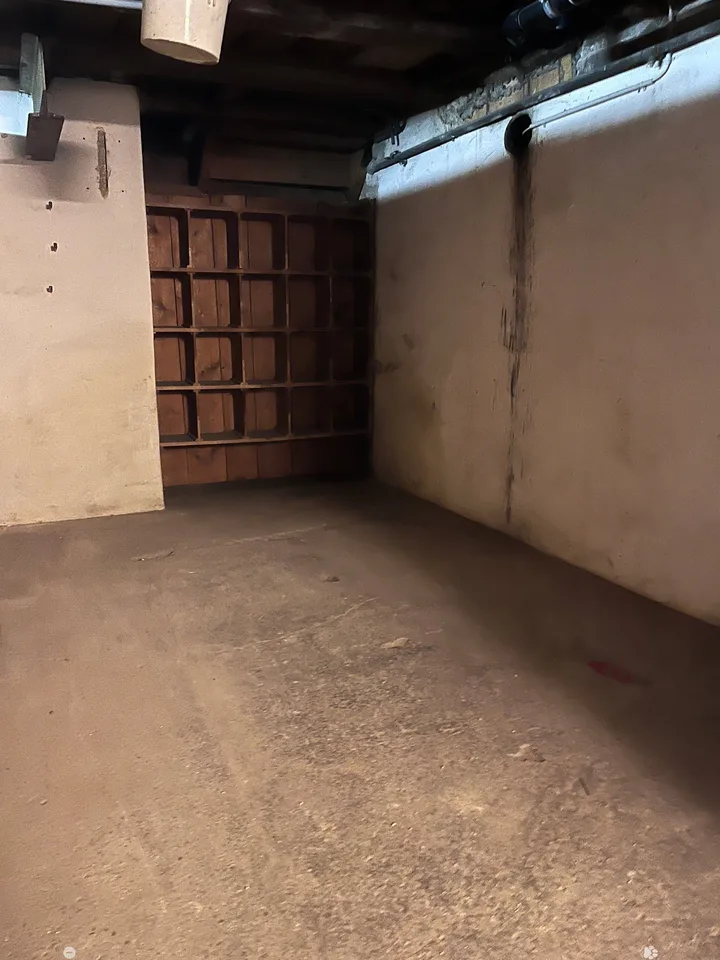 Versatile room for rent with fireplace and storage space in top location in Biel – photo 7 of 8
