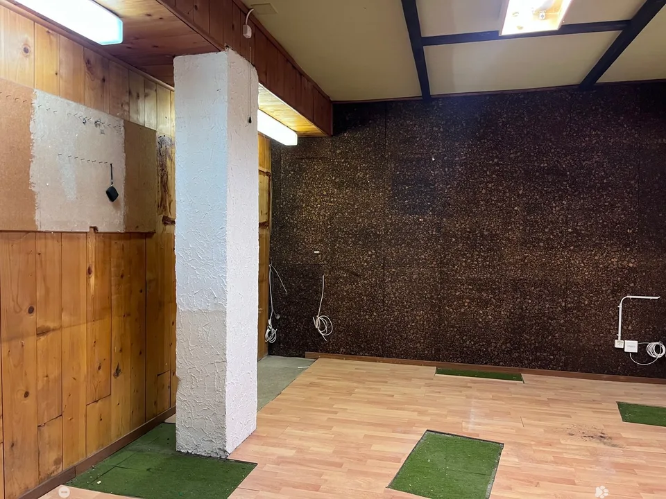 Versatile room for rent with fireplace and storage space in top location in Biel – photo 6 of 8