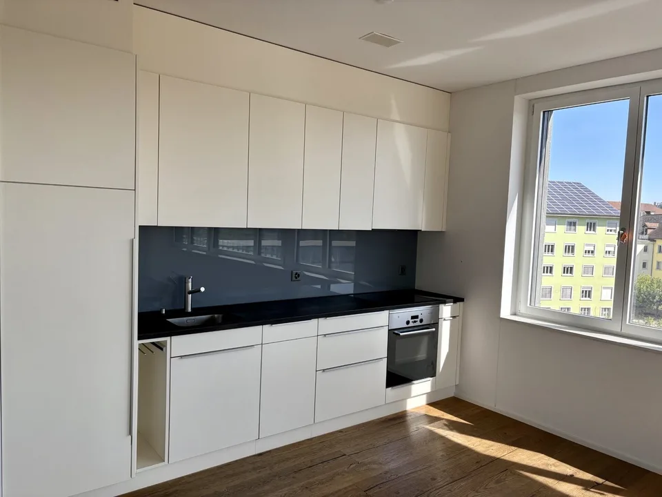 Exklusive und moderne 3.5-Zimmer-Wohnung mit Seenähe in Nidau – Foto 2 von 15