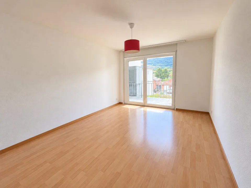 Geräumige 4.5-Zimmer-Wohnung mit Balkon – Foto 3 von 8