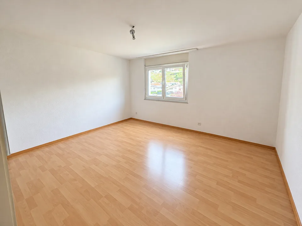 Geräumige 4.5-Zimmer-Wohnung mit Balkon – Foto 4 von 8