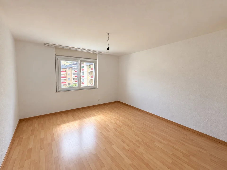 Geräumige 4.5-Zimmer-Wohnung mit Balkon – Foto 5 von 8