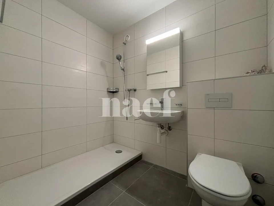 Zweizimmerwohnung ideal in der Nähe des Stadtzentrums von Neuchâtel gelegen – Foto 4 von 5