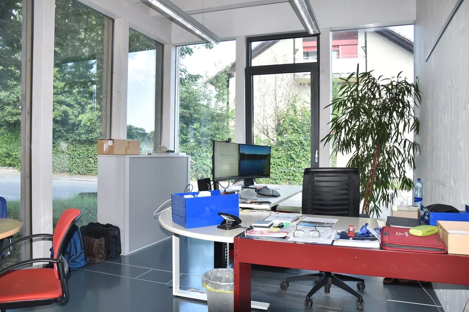Moderne, sehr helle Büroräume im Erdgeschoss – Foto 9 von 15