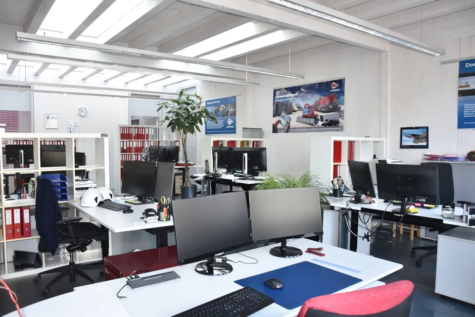 Moderne, sehr helle Büroräume im Erdgeschoss – Foto 6 von 15