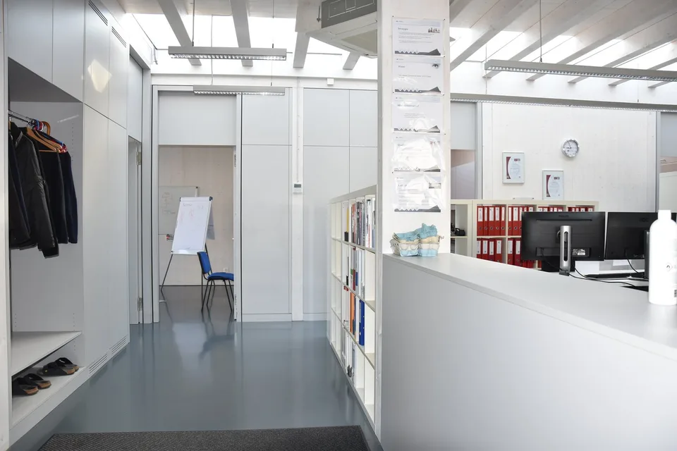 Moderne, sehr helle Büroräume im Erdgeschoss – Foto 8 von 15