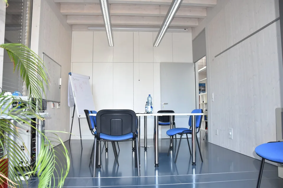 Moderne, sehr helle Büroräume im Erdgeschoss – Foto 11 von 15