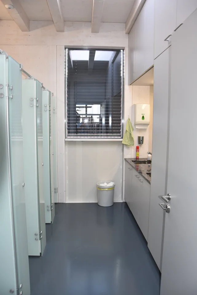 Moderne, sehr helle Büroräume im Erdgeschoss – Foto 13 von 15