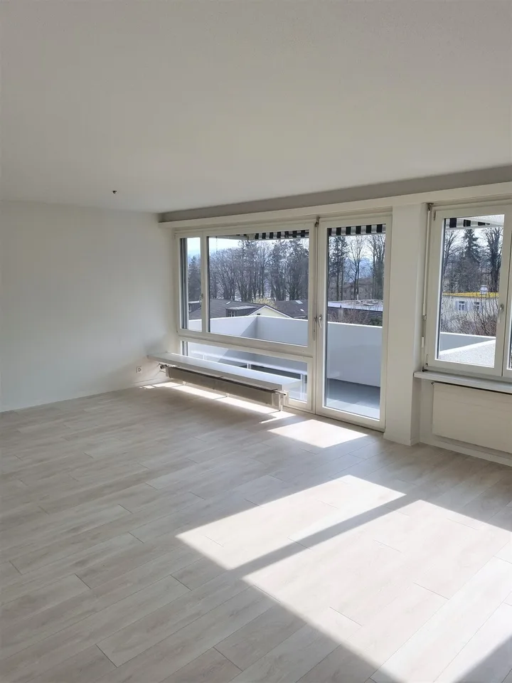 Helle Wohnung nahe Stadtgrenze – Foto 3 von 8